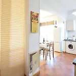 Lovely In With Wifi Апартаменти