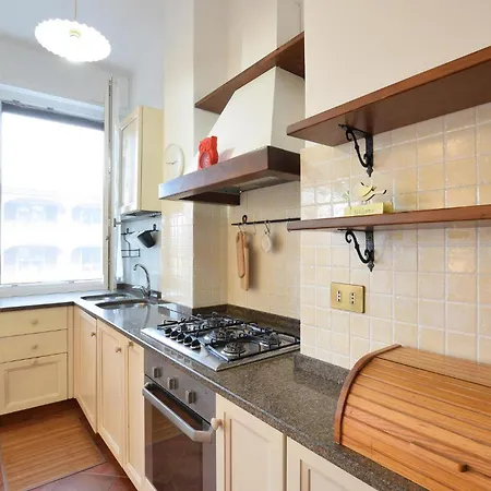 Апартаменты Lovely In With Wifi